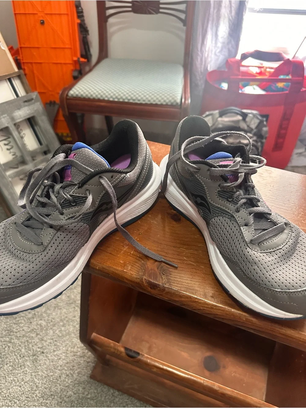 Women’s saucony gym shoes